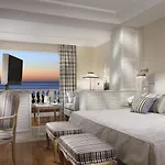 Royal Hotel