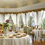 Отель Royal 5*